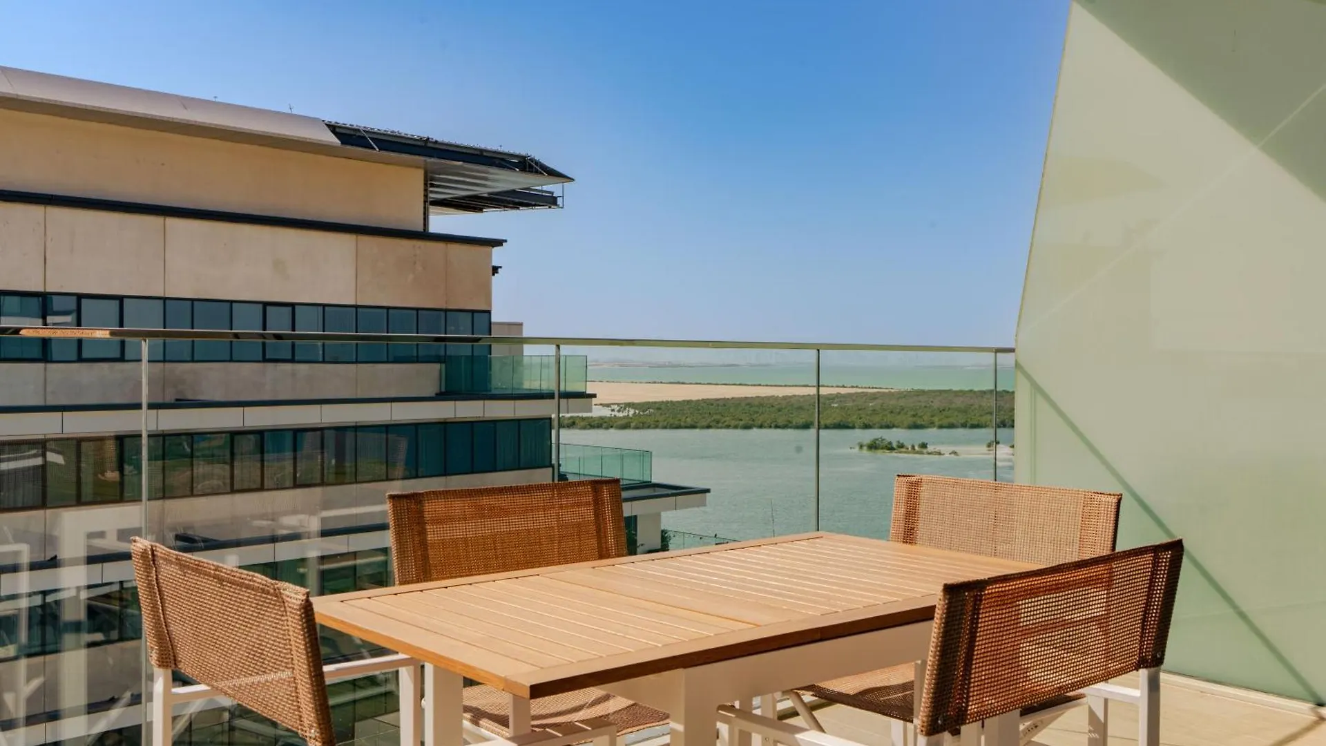 Voyage 2 Bedroom In Mayan With Beach Access Abou Dabi Appartement